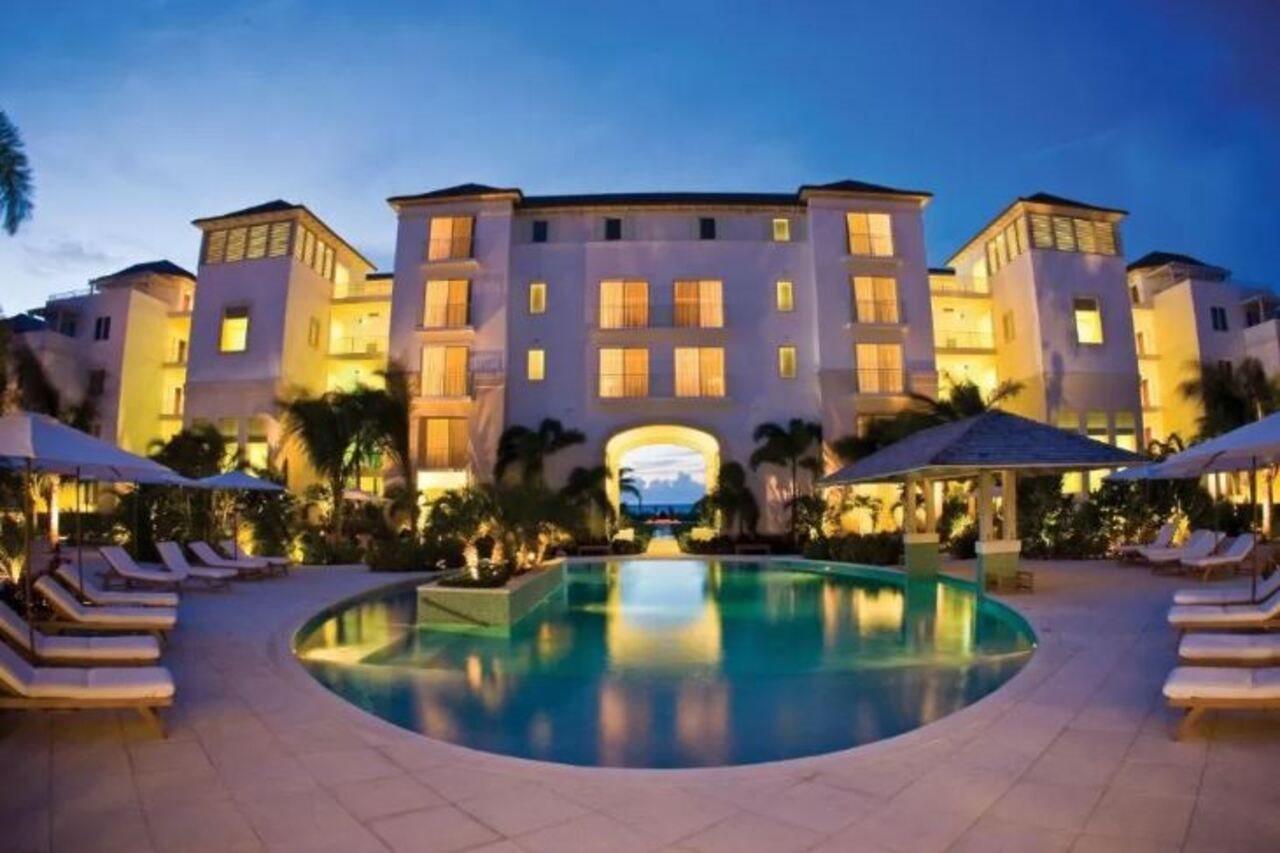 West Bay Club Hotel Грейс Бей Екстериор снимка