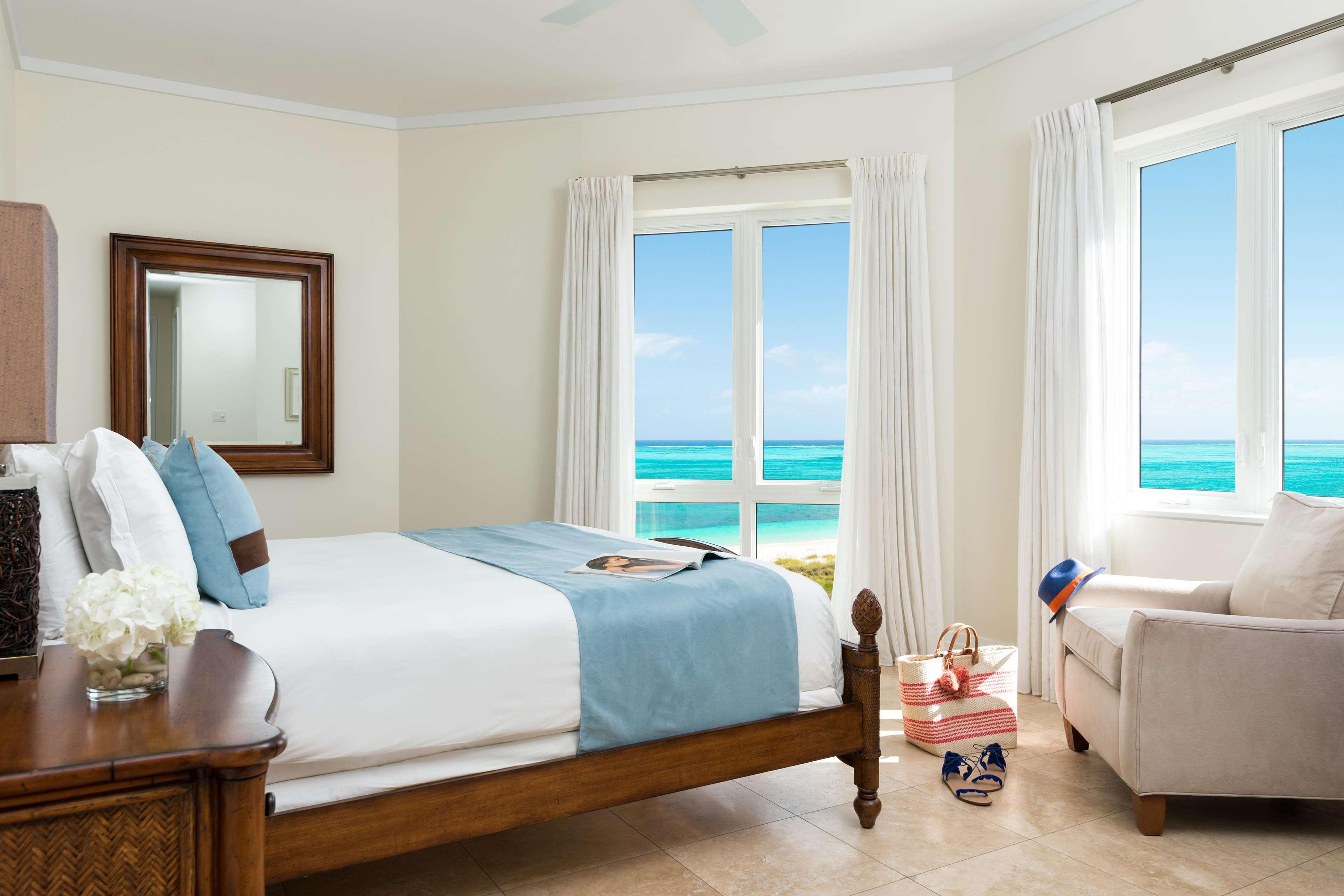 West Bay Club Hotel Грейс Бей Екстериор снимка