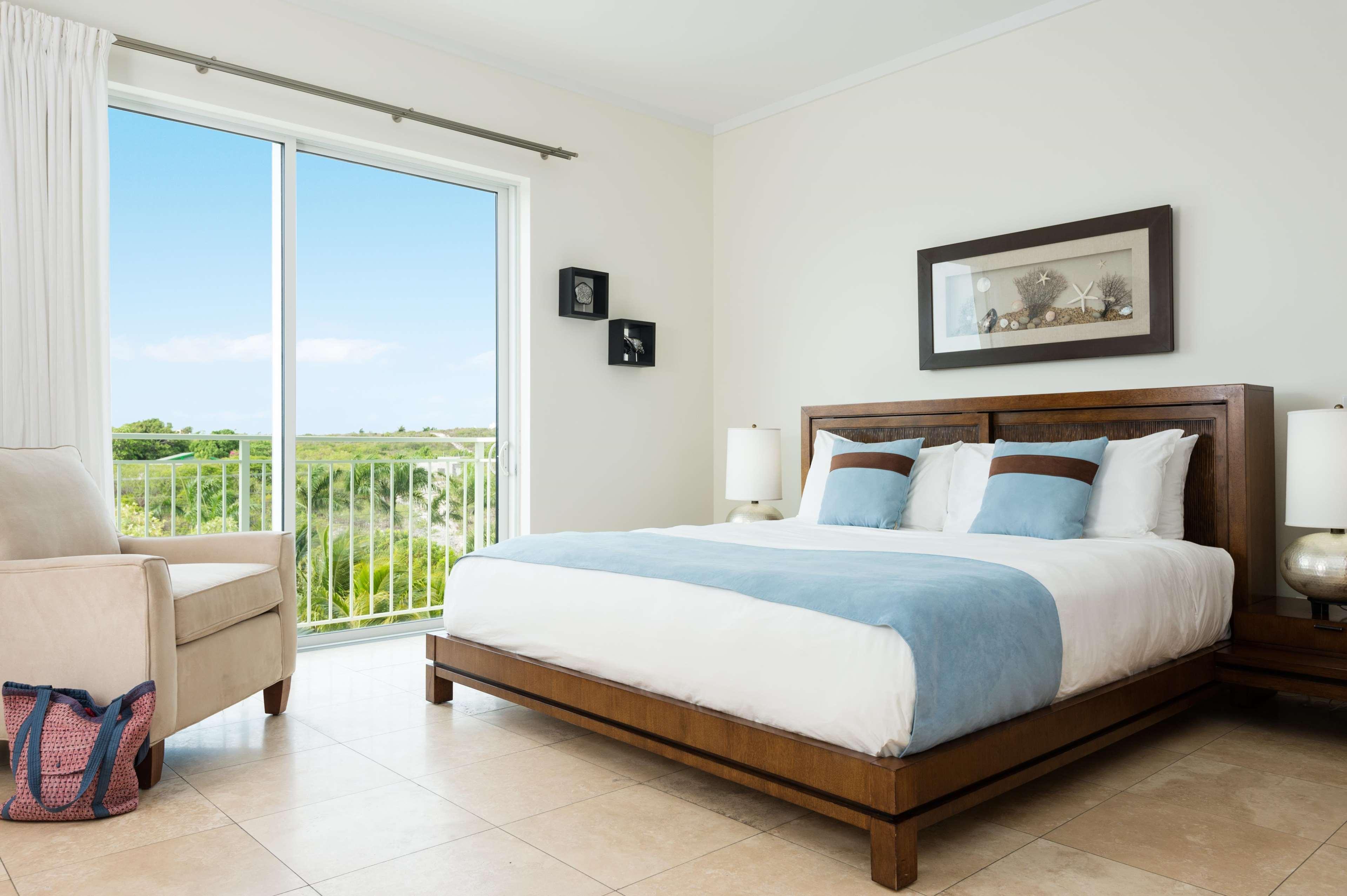 West Bay Club Hotel Грейс Бей Екстериор снимка