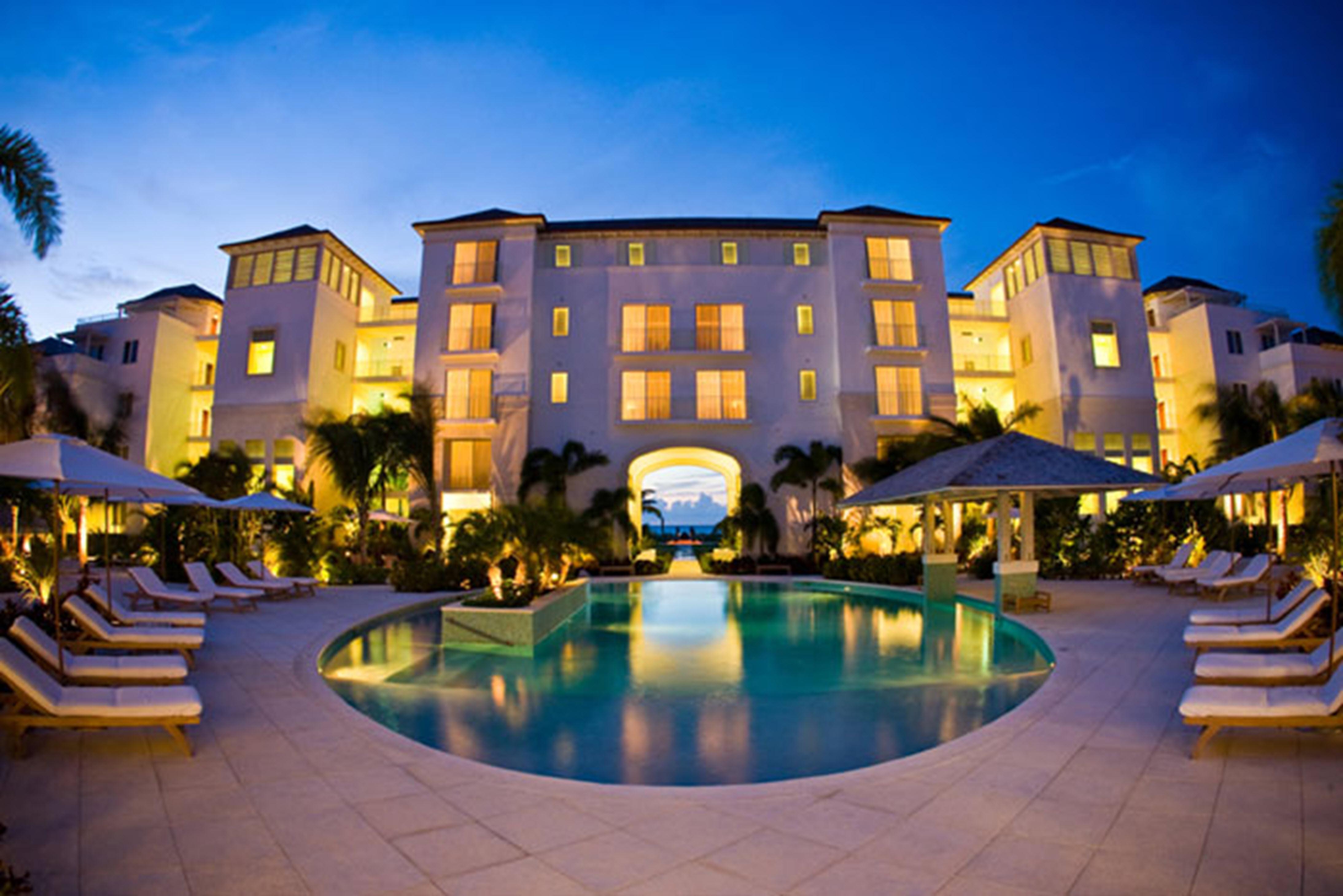 West Bay Club Hotel Грейс Бей Екстериор снимка