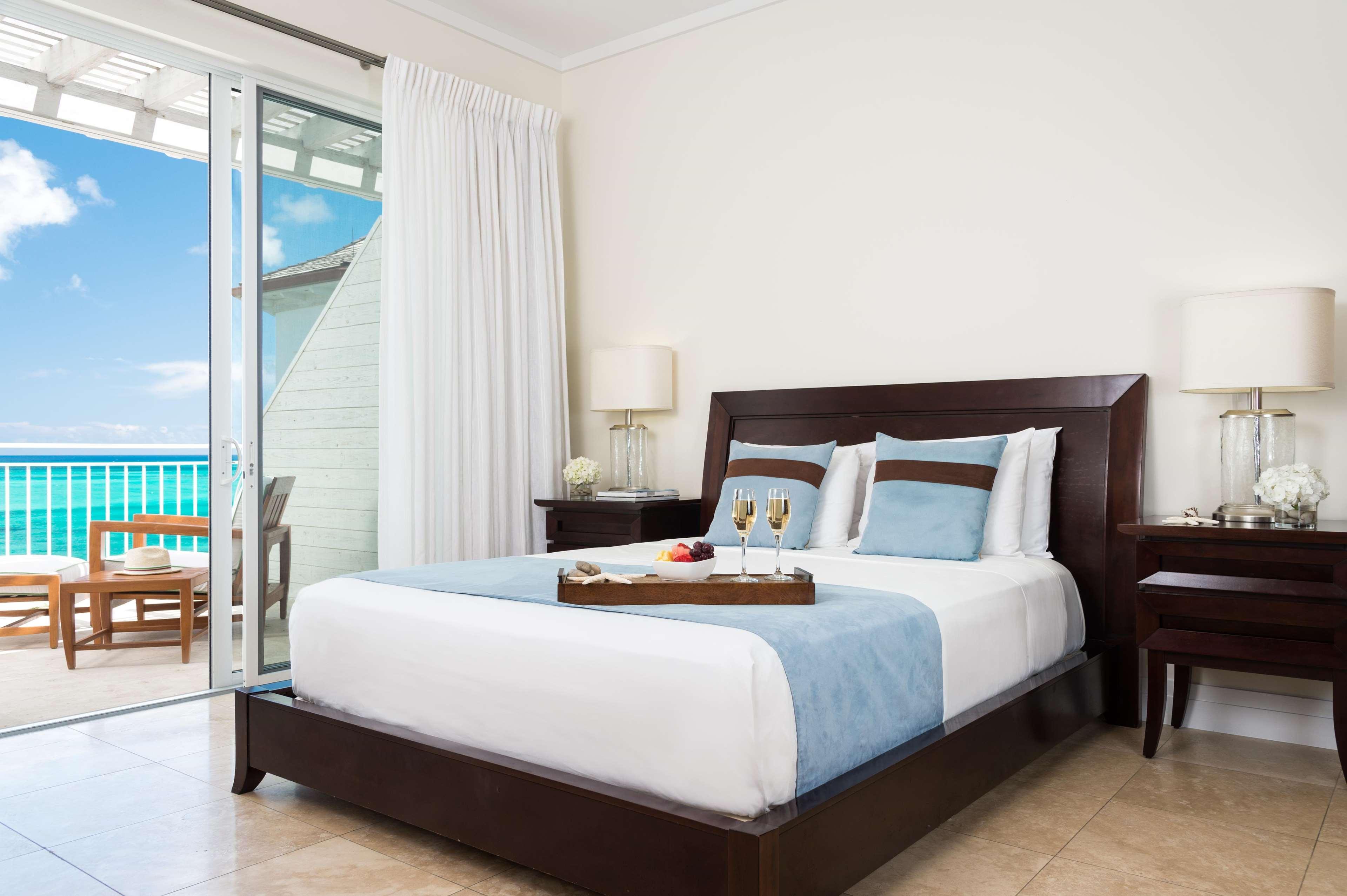West Bay Club Hotel Грейс Бей Екстериор снимка