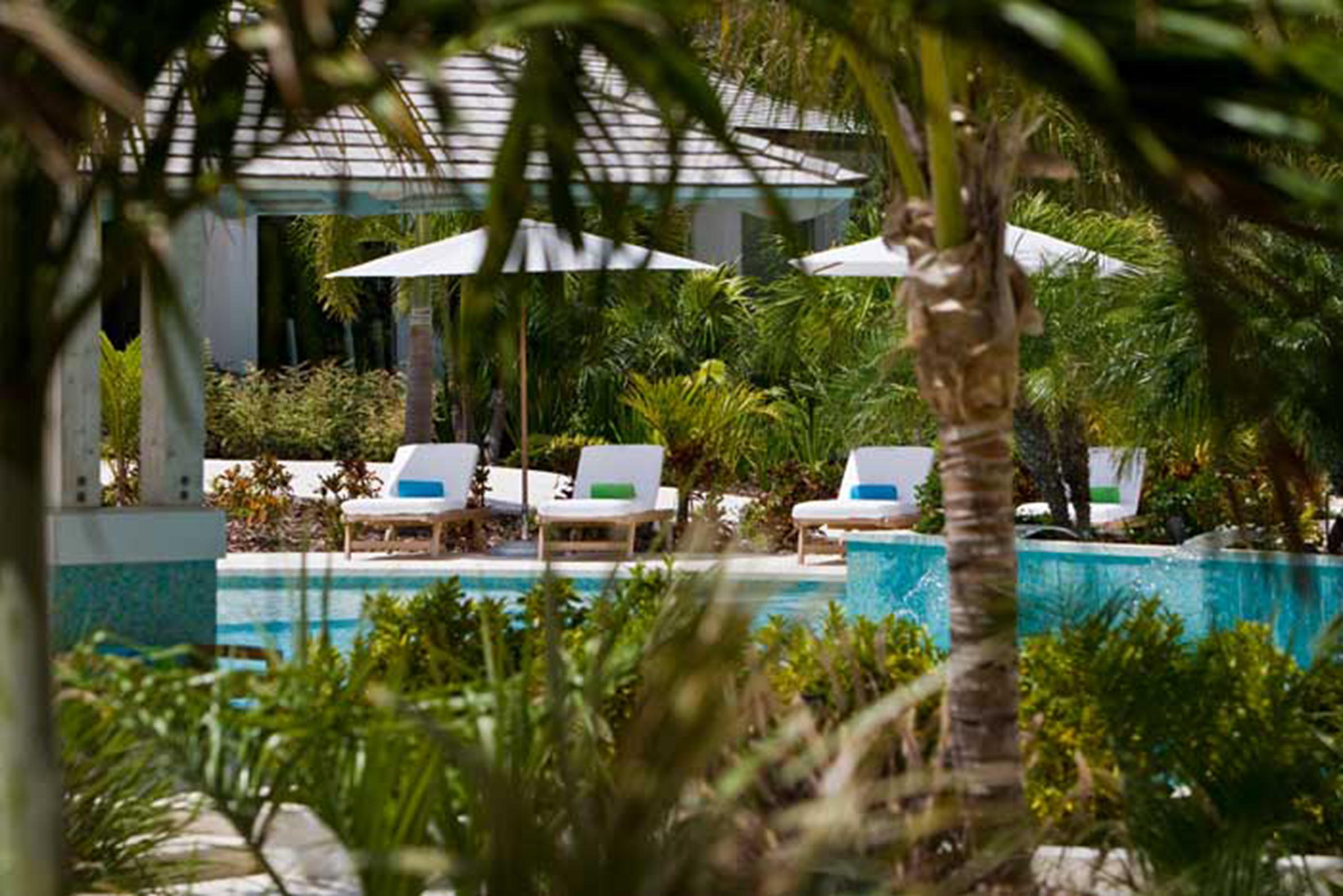 West Bay Club Hotel Грейс Бей Екстериор снимка