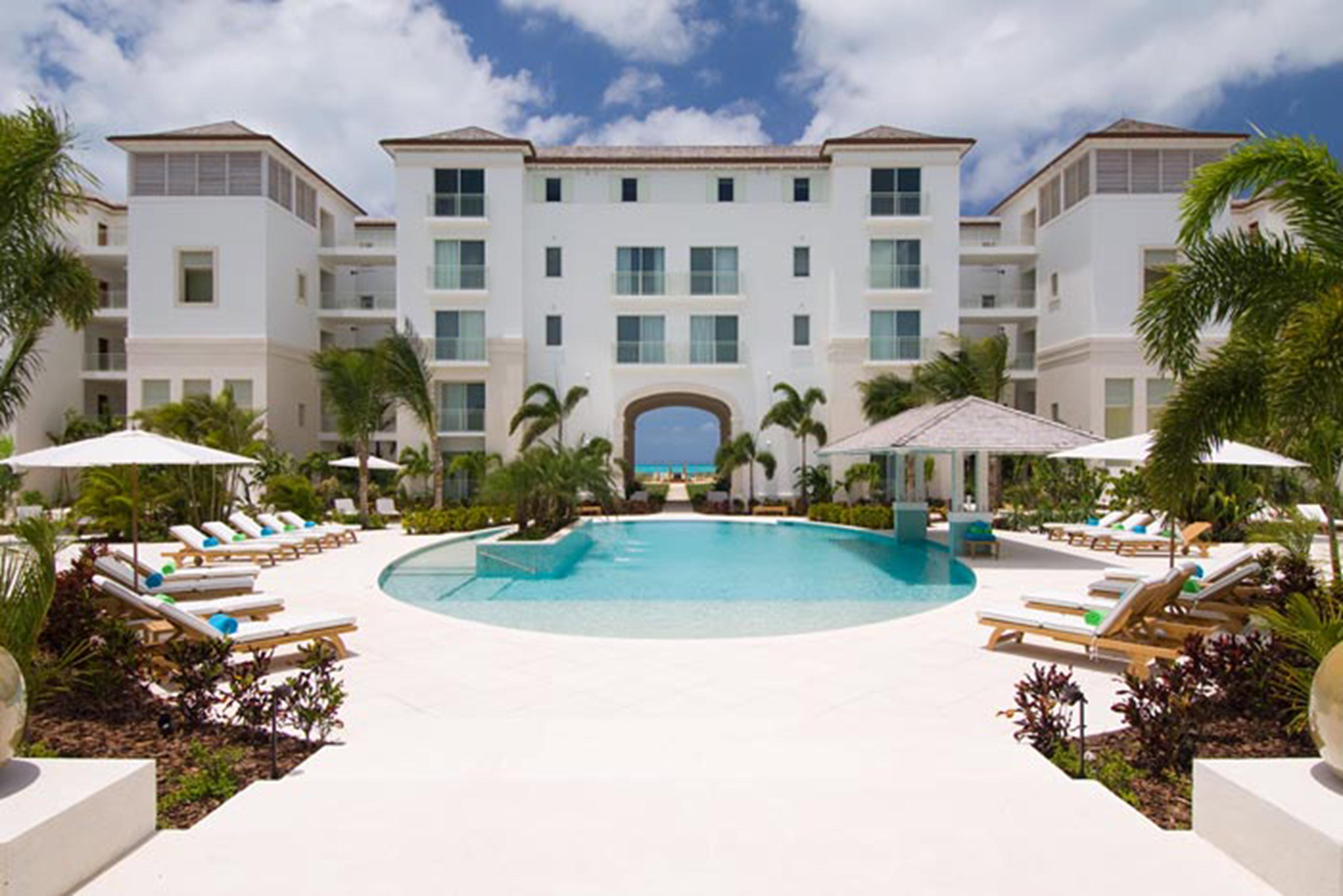 West Bay Club Hotel Грейс Бей Екстериор снимка