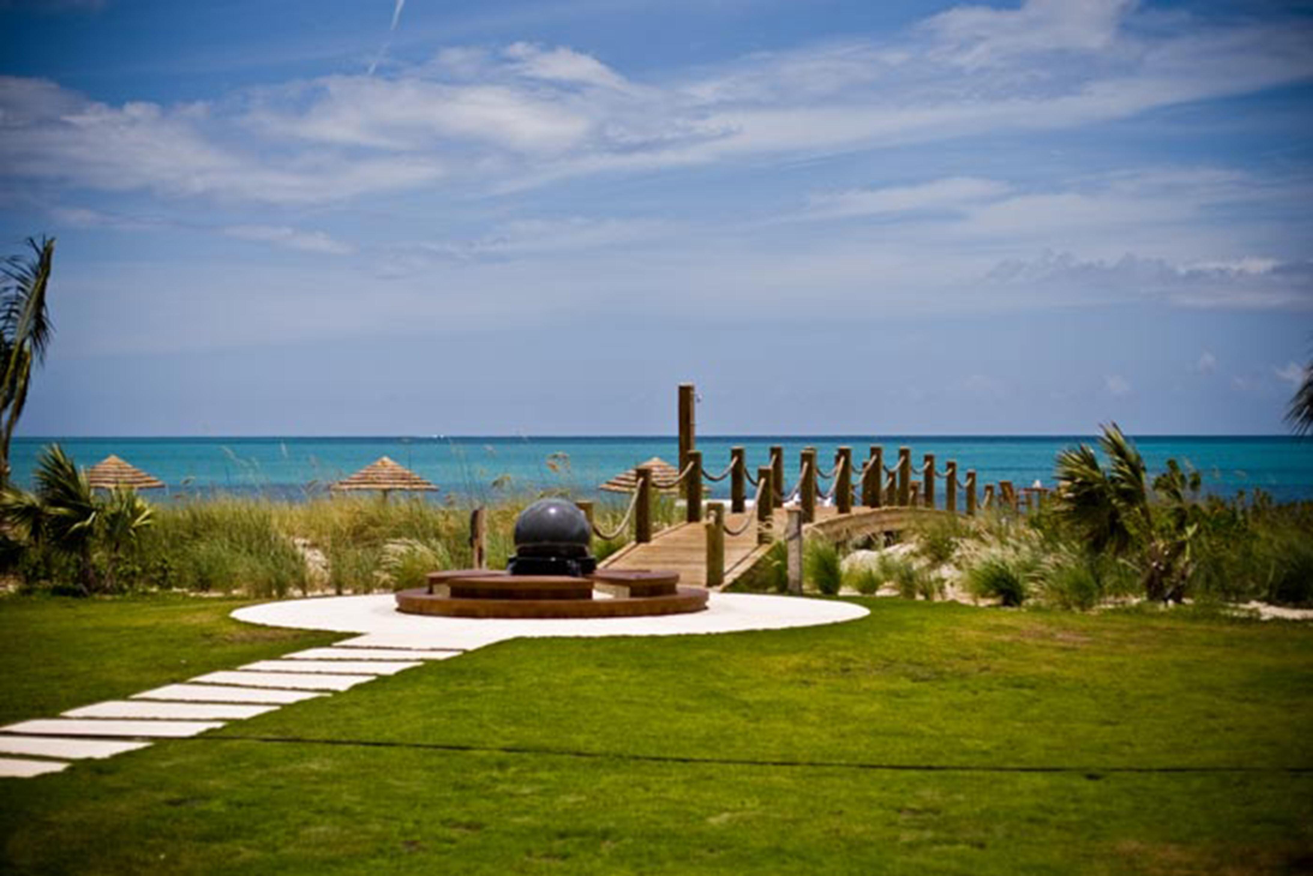 West Bay Club Hotel Грейс Бей Екстериор снимка