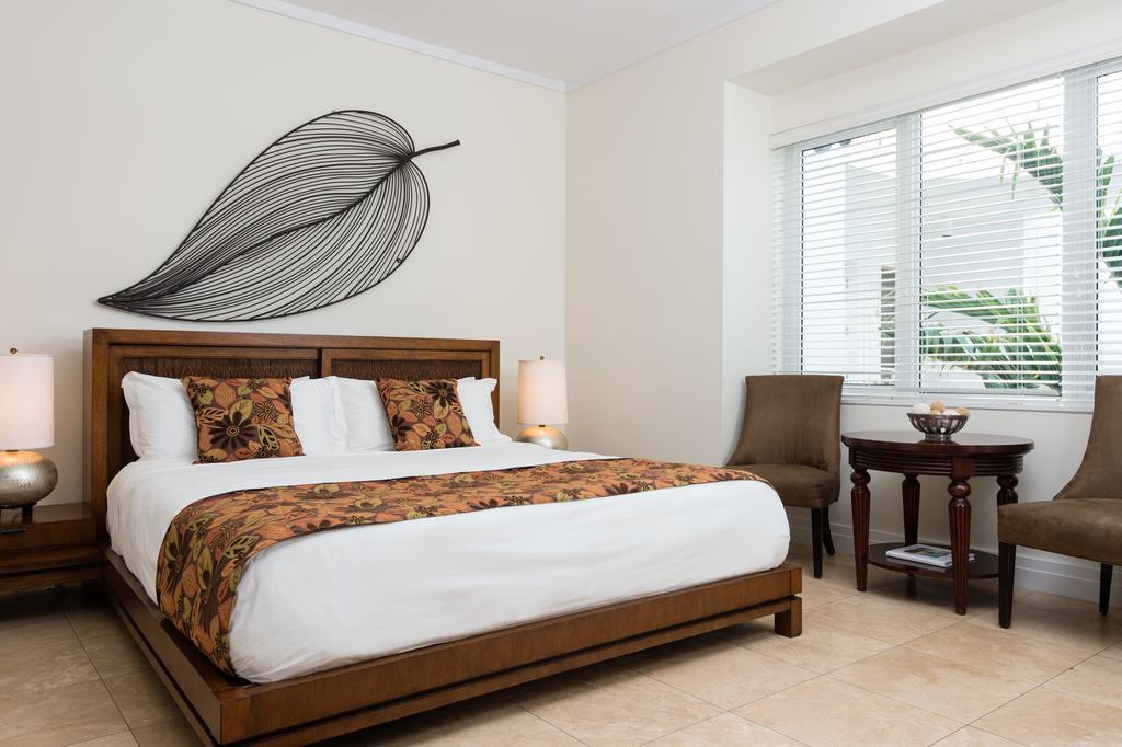 West Bay Club Hotel Грейс Бей Екстериор снимка
