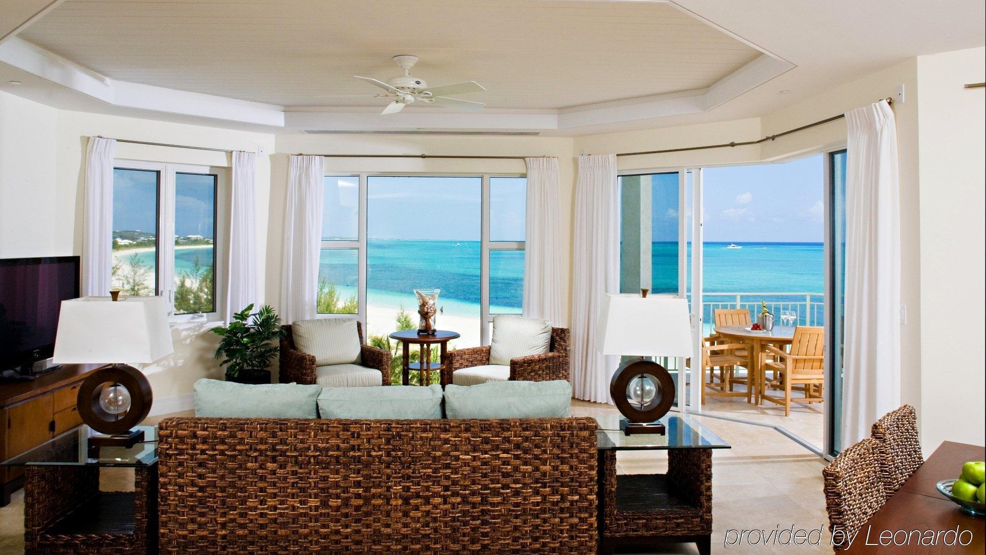 West Bay Club Hotel Грейс Бей Екстериор снимка